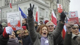 Polsko zasáhly mohutné protivládní protesty