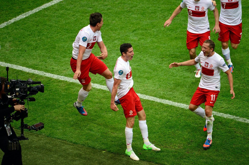Poláci šli do vedení v duelu s Řeckem už v 17. minutě. trefil se Lewandowski.