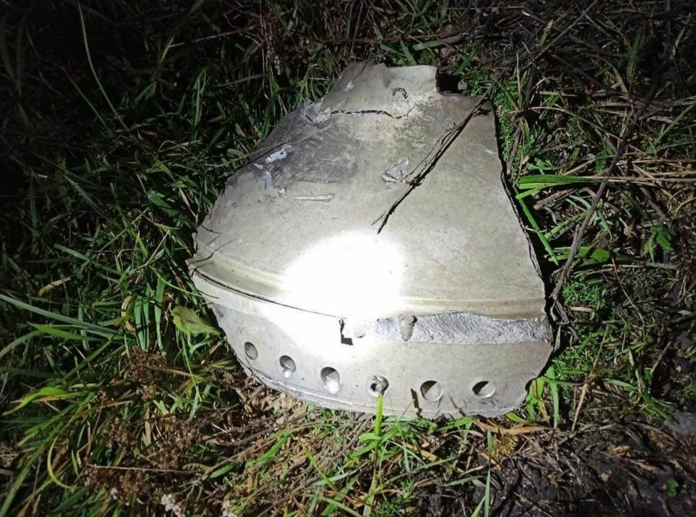Kusy kovu údajně nalezené na místě exploze v Polsku (15.11.2022)