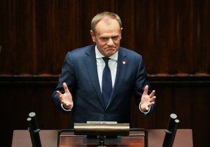 Donald Tusk se raduje, Sejm ho pověřil sestavením nové vlády (11.12.2023)