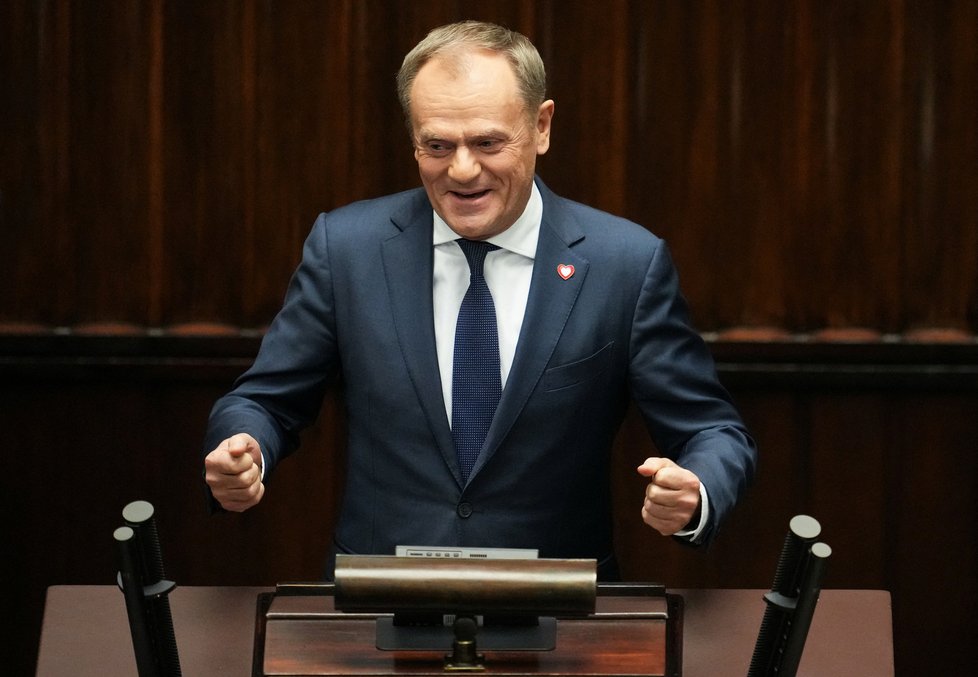 Donald Tusk se raduje, Sejm ho pověřil sestavením nové vlády (11. 12. 2023).