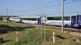 Rychlík se srazil s kamionem, 20 lidí se zranilo.