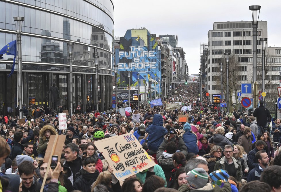 V Bruselu lidé demonstrovali za politická řešení klimatických změn