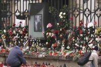 Polsko je zahaleno do smutku, lidé oplakávají oběti
