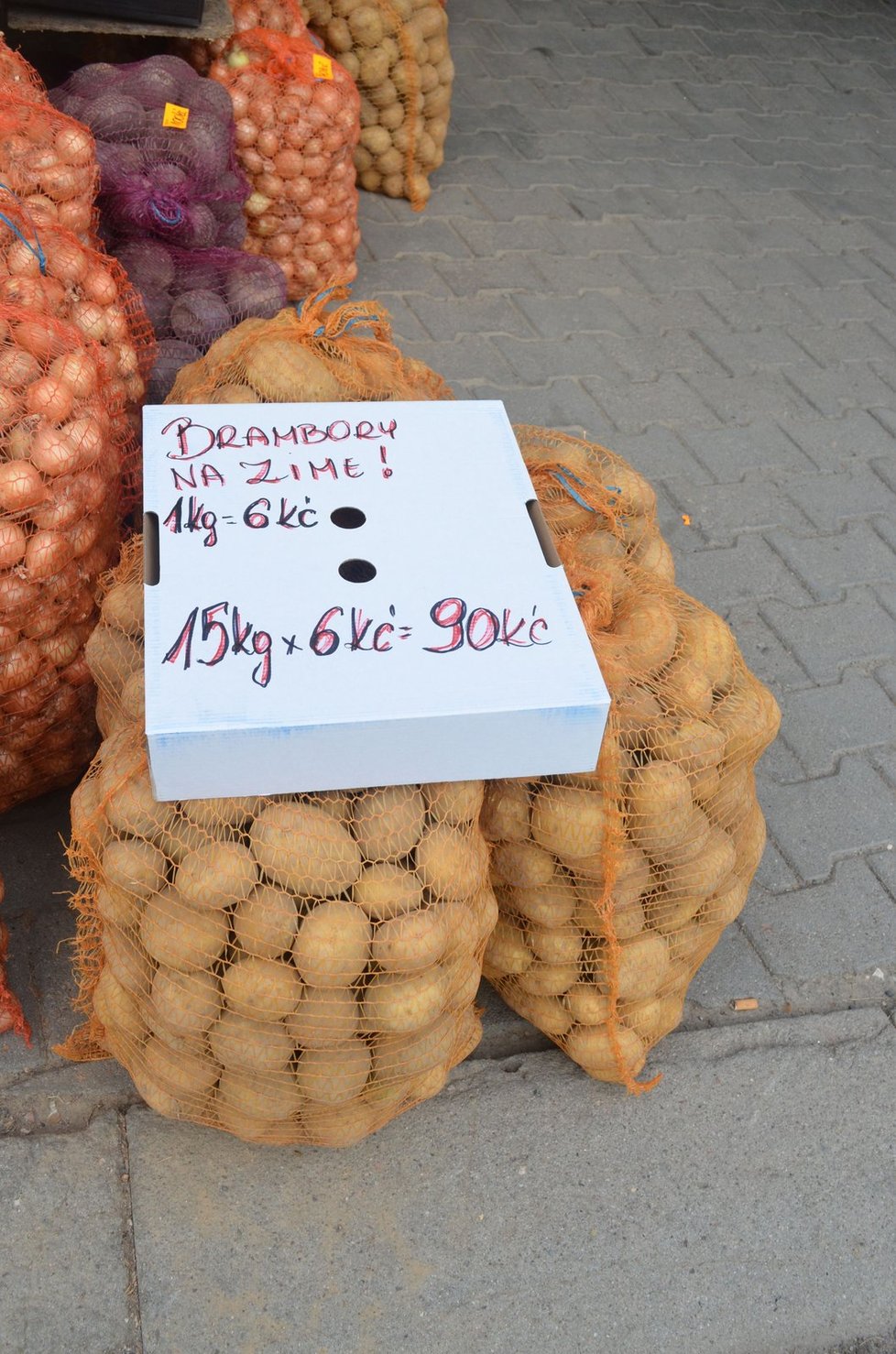 Ještě před čtyřmi lety si mohli lidé koupit v Náchodě brambory za 6 korun.