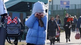 Polsko nabídne uprchlíkům z Ukrajiny jídlo a ošetření, prezident Duda odsoudil útok Ruska.