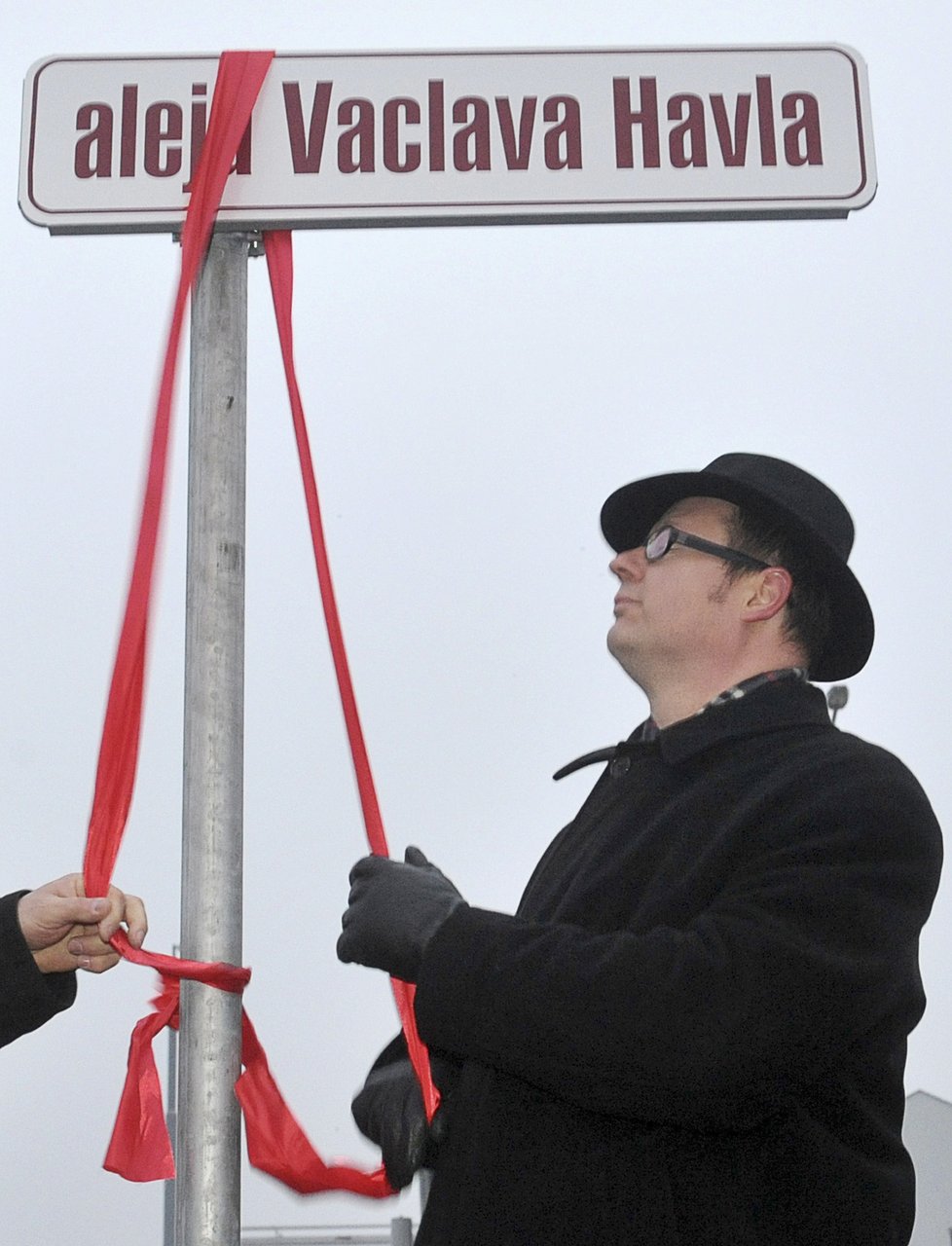 Primátor Gdaňsku Pawel Adamowicz zemřel na následky zranění, které utržil během útoku. Polsko truchlí, (14.01.2019).