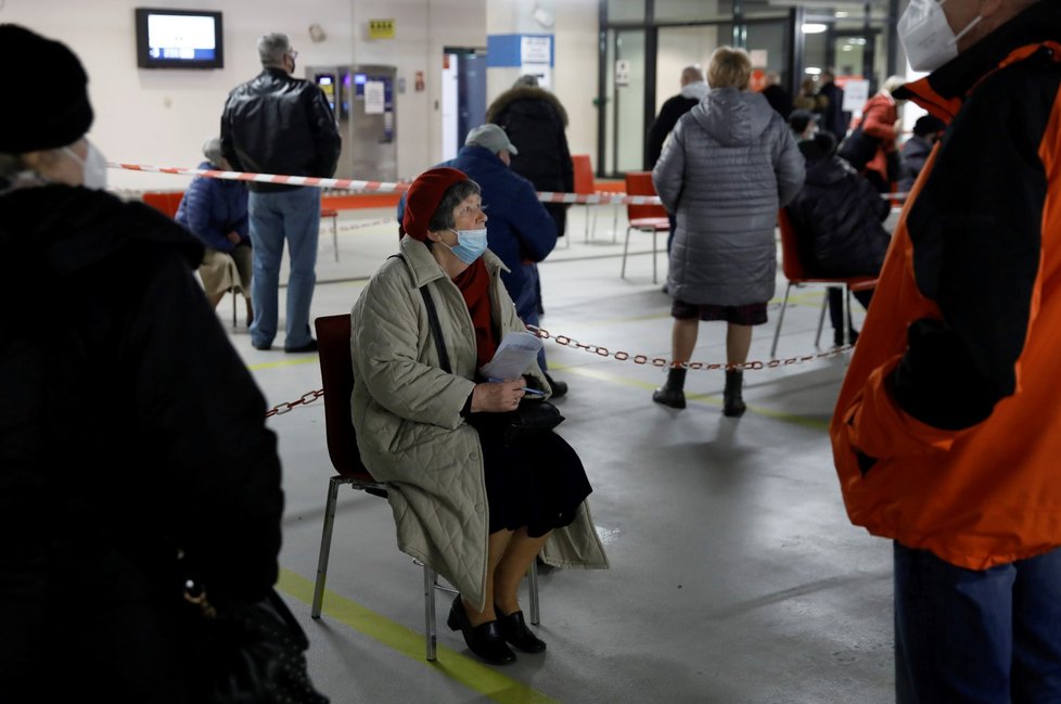 Očkování proti koronaviru v Polsku (duben 2021) Očkování proti koronaviru v Polsku (duben 2021)