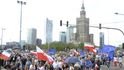 Ve Varšavě proti vládě protestovalo 50 tisíc lidí: „Chceme Polsko demokratické, proevropské, hrdé“