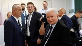 „Podlý cynik.“ Kaczynski pobouřil slovy o nízké porodnosti a mladých ženách pijících alkohol