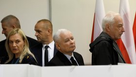 Předseda strany Právo a spravedlnost Jaroslaw Kaczynski ve volební místnosti (13.10.2019)