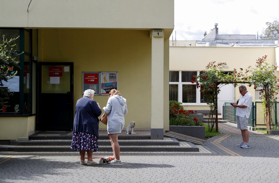 Polsko volí v druhém kole příštího prezidenta (12. 7. 2020)