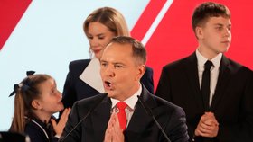 Těsný volební souboj v Polsku: SEČTENO! Prezidentem je konzervativec Nawrocki!