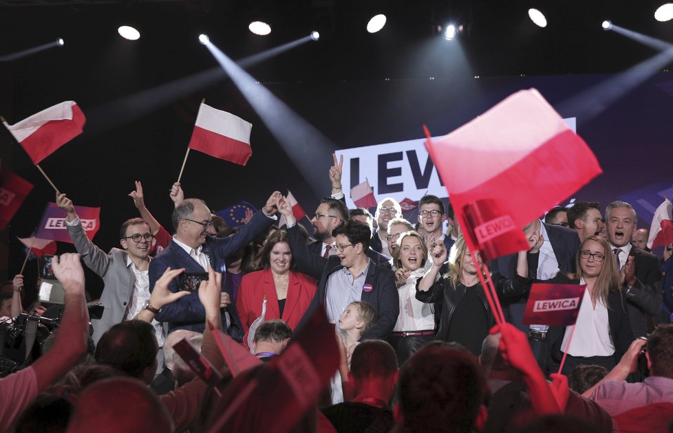 Volby v Polsku ovládla vládnoucí strana Právo a spravedlnost. Dosejmu se vrací Svaz demokratické levice.