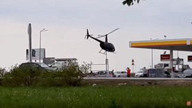 Pilot v Polsku přistál s vrtulníkem u čerpací stanice.