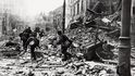 Varšava skýtala děsivý pohled. Bylo zničeno 85 procent města a během celé druhé světové války údajně zahynulo až 800 000 jejích obyvatel.