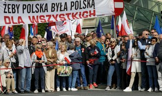 Polské strany se předhánějí v kupování voličů. Rozpočet zatěžuje i zbrojení