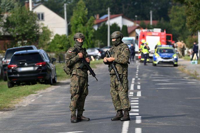 Poláci prověřují místa, kam dopadly drony Poláci prověřují místa, kam dopadly drony