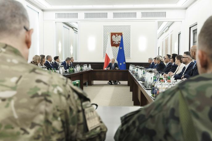 Mimořádné zasedání polské vlády Mimořádné zasedání polské vlády