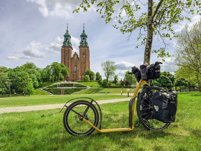 Hnězdno, první historické hlavní město Polska, a katedrála Nanebevzetí Panny Marie Hnězdno, první historické hlavní město Polska, a katedrála Nanebevzetí Panny Marie