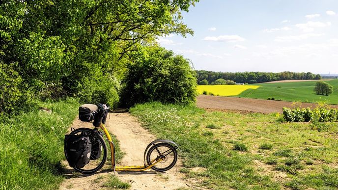 Trasa vedla po krásných cyklostezkách nebo klidných silnicích, ale i lesními a polními cestami, po šotolině a sem tam i hlubokým pískem Trasa vedla po krásných cyklostezkách nebo klidných silnicích, ale i lesními a polními cestami, po šotolině a sem tam i hlubokým pískem