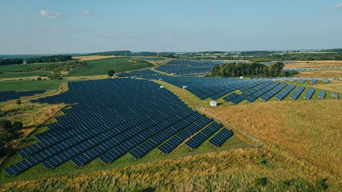 V Polsku rychle přibývá fotovoltaických zdrojů. Na snímku solární panely u Wroclawi