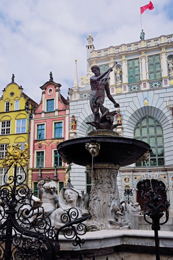 Neptunova fontána před Artušovým dvorem v Gdaňsku
