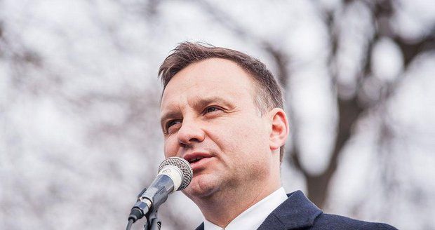 Prezident Duda se sešel s opozicí. Ta kvůli krizi žádá hlavu šéfa parlamentu