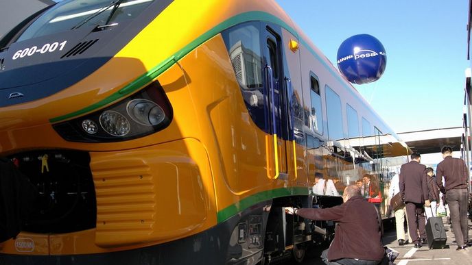 Polský výrobce PESA Bydgoszcz ukazal vlak Link II, který se pod jménem RegioShark objeví na regionálních tratích Českých drah