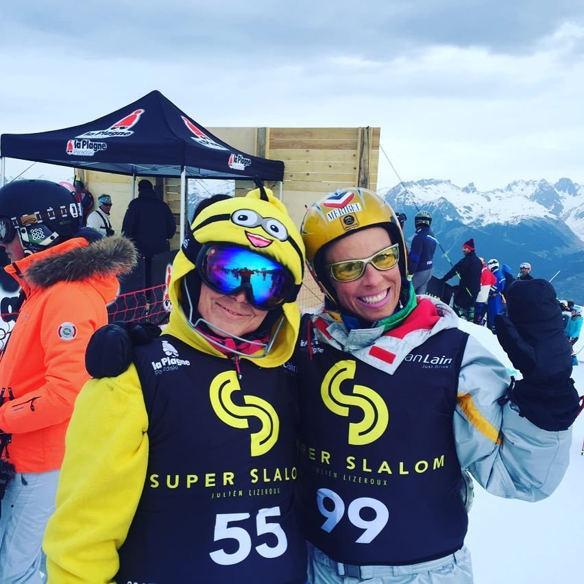 Francouzská snowboardistka a dvojnásobná olympionička Julie Pomagalská s kamarádkou