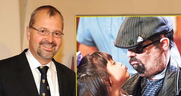 Muž, který vrací lidem tvář, je v Praze: Díky němu mohl pacient políbit svou dceru