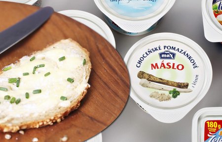 V Česku skončil v roce 2014 tradiční výrobek – pomazánkové máslo. Podle nařízení EU se nesmí takto označovat produkty, které neobsahují dostatečné množství mléčného tuku.