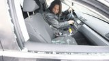 Pomeje zuří: Bartošové vykradli auto!