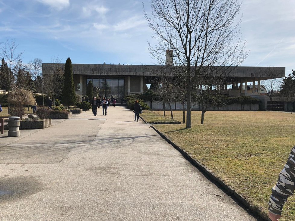 Krematorium v Českých Budějovicích, kde byl pohřeb Jiřího Pomeje.