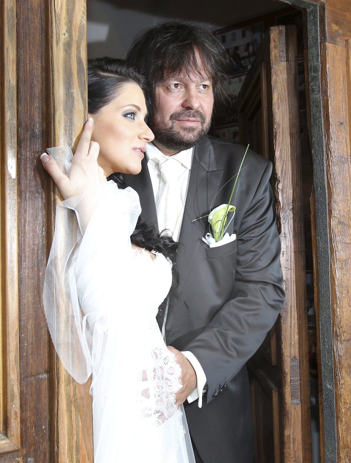 Andrea a Jiří na svatební fotografii.