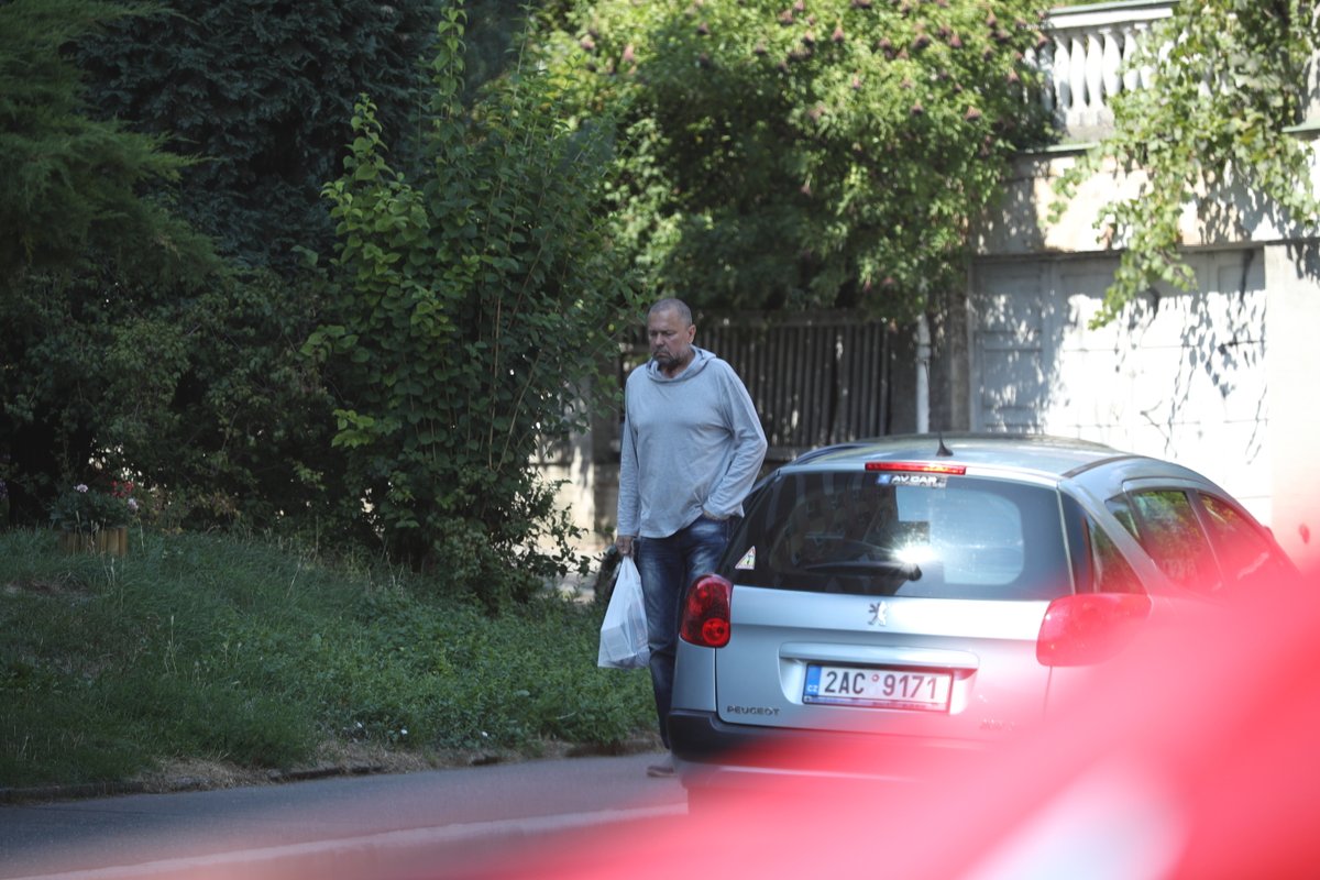 Jiří Pomeje si šel koupit levné pivo v pet lahvi