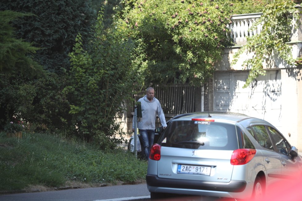 Jiří Pomeje si šel koupit levné pivo v pet lahvi