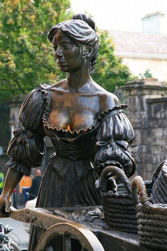 Pomník krásné prodavačky mušlí Molly Malone v Dublinu