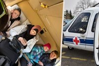 Piloti z Kunovic pomáhají s vrtulníky na hranicích: Tam letí s materiálem, zpět s matkami a dětmi