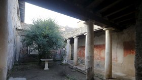 Archeologové i díky eurodotacím odhalili ve starověkých Pompejích dalších šest domů.