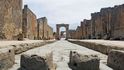 Pompeje a Herculaneum roku 79 n. l. pohřbila mohutná erupce Vesuvu. Popel a bahno »zakonzervovaly« budovy i věci.