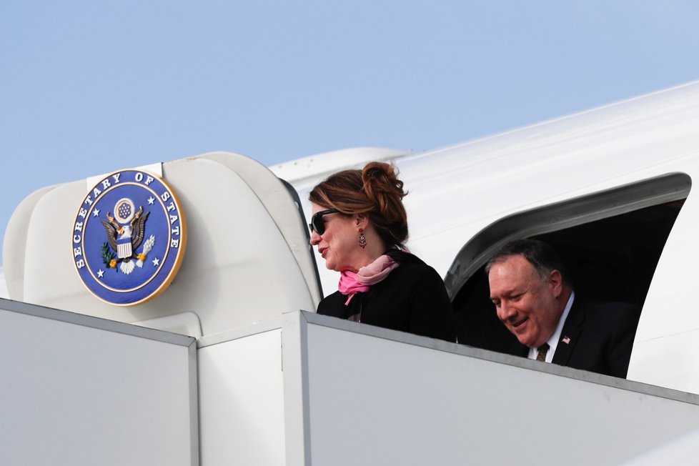 Šéf americké diplomacie Mike Pompeo s manželkou Susan dorazili do Česka (11. 8. 2020)