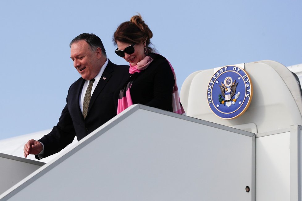 Šéf americké diplomacie Mike Pompeo s manželkou Susan dorazili do Česka (11. 8. 2020).