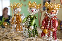Křehká krása vánočních perliček z Poniklé: Takhle je doma vyrábějí už 150 let