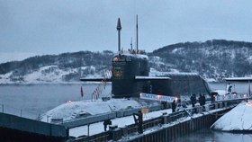 Dva ze zúčastněných námořníků slouží na bojové ponorce USS Nebraska, třetí je člen posádky ponorky USS Henry M. Jackson a čtvrtý pracuje v centrále námořních ponorek.  (ilustrační foto)