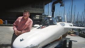 Ponorku Super Falcon vynalezl Graham Hawkes (na snímku)