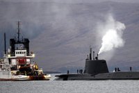 Supermoderní ponorka uvízla na mělčině