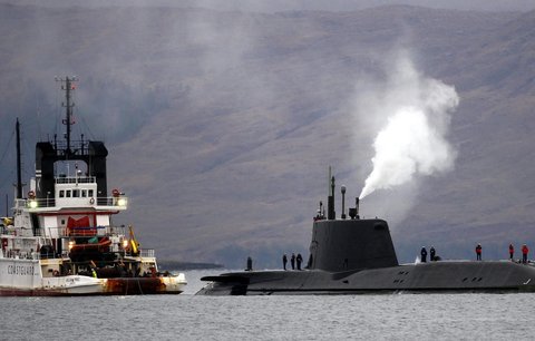 Supermoderní ponorka uvízla na mělčině