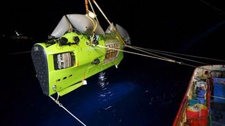 Režisér Cameron sám podnikl ponor do největší oceánské hloubky