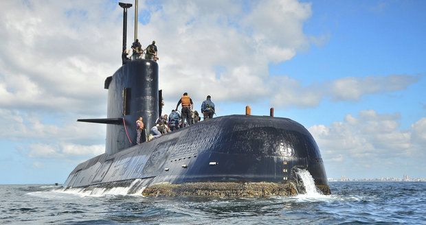 Příbuzní posádky z argentinské ponorky shánějí miliony: Chtějí pátrat na vlastní pěst  